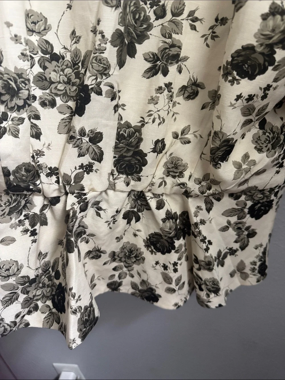 Tuckernuck Black and Cream Floral Puff-Sleeve Blouse